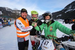 Holzknecht-Skijoering-Gosau-_-Organisator-Andi-Gamsjaeger-mit-Oberholzner-Florian-und-Brandner-Anton-_-Bild-Karl-Posch-_-LR